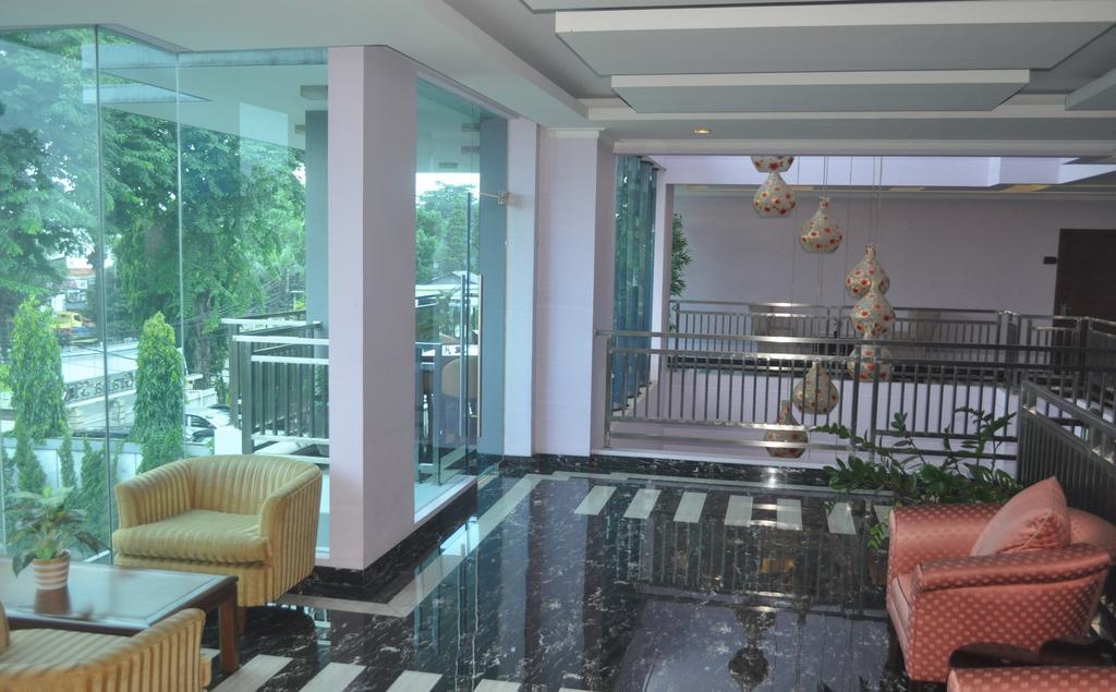 Sahati Hotel Jakarta Exterior foto