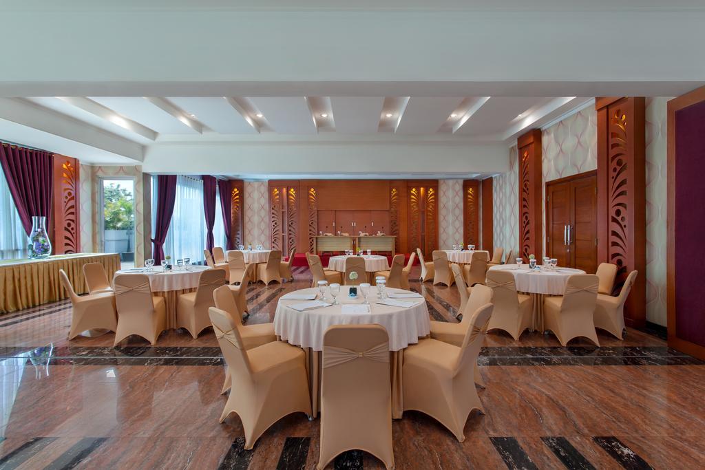 Sahati Hotel Jakarta Exterior foto