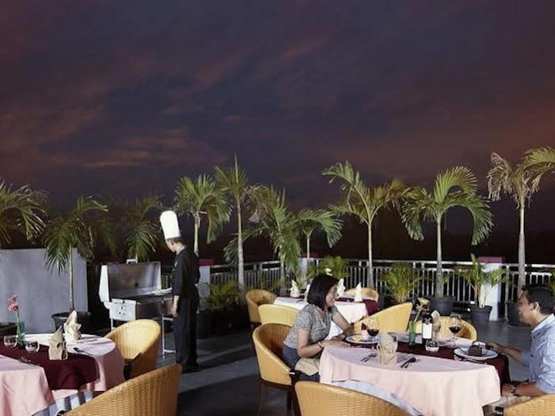 Sahati Hotel Jakarta Exterior foto